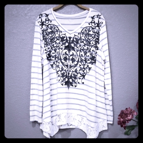 Womens Vneck graphic knit top lace trim top size Large - Picture 5 of 8